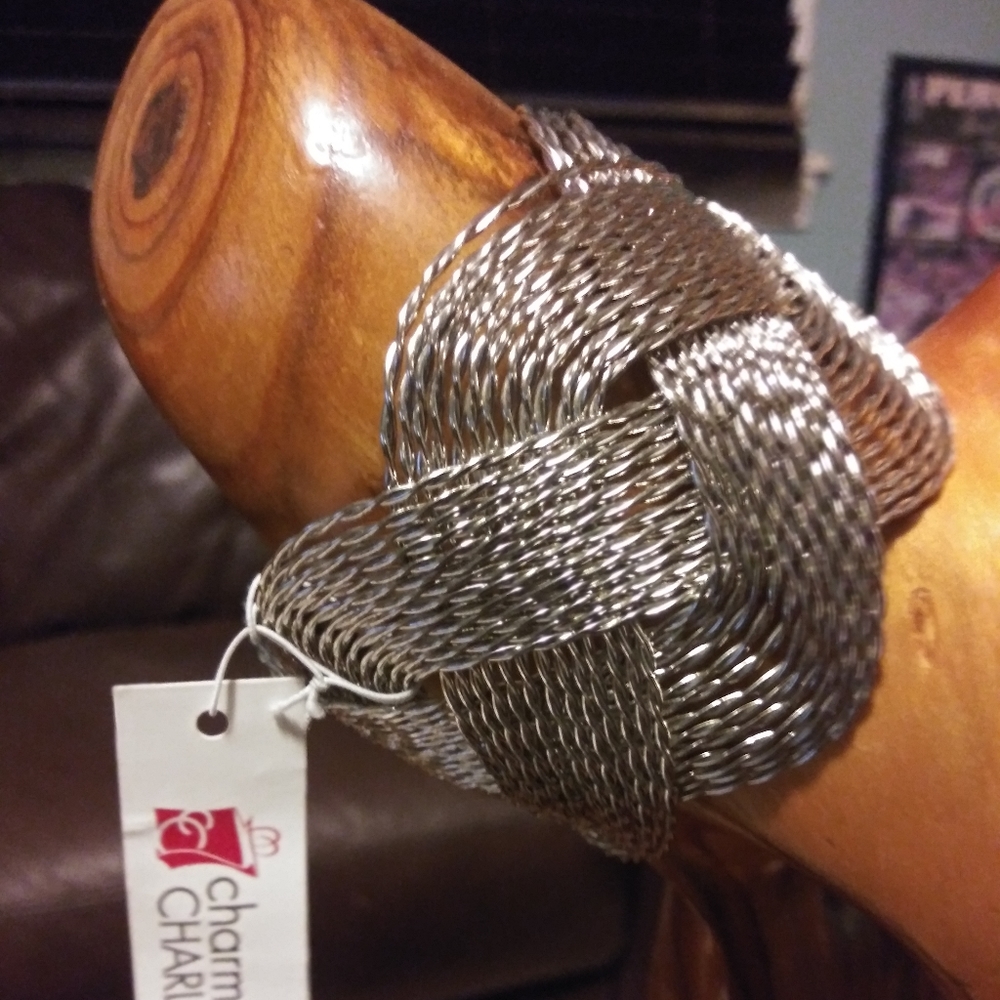 Women's bracelet